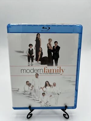 ✅Modern Family: Season 3 [Blu-ray] Great Condition Discs SHIP SAME DAY!✅ - Image 1 of 4