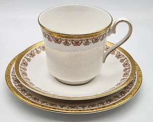 Elizabethan Clifton Trio (1) Hand Decorated Fine Bone China VTG Made In England - Picture 1 of 24