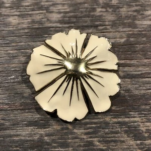 Monet Gold-Toned Cream Enamel Flower Brooch Pin Signed 80’s Vintage Elegant - Picture 1 of 4