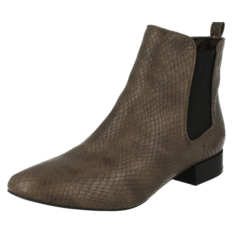 Botín estilo Chelsea Spot On para dama Foto 1 de 1