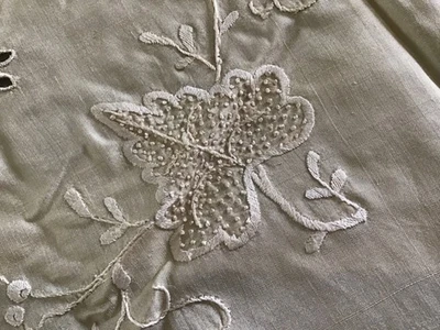 "Antiguo mantel de seda chino, bordado a mano, buen estado 45"" cuadrados" Foto 1 de 4