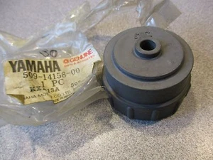 YAMAHA CARBURETOR CHAMBER CAP LID YZ125 YZ 125 X/C 1976 NOS/OEM AHRMA 509-14158 - Picture 1 of 4