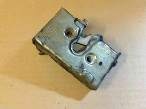 VW GOLF JETTA MK1 MK2 PASSENGER SIDE REAR DOOR LOCK CATCH (5 DOOR) 327839015B - Bild 1 von 1