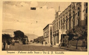 Trapani Palazzo delle Poste e Via G. B. Fardella Italy Street Car RPPC Postcard - Picture 1 of 2