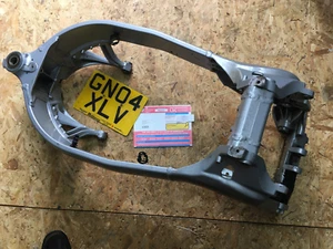 Triumph 955I Sprint ST 2004 Rahmen mit V5c Fahrtenbuch GN04XLV - Bild 1 von 4