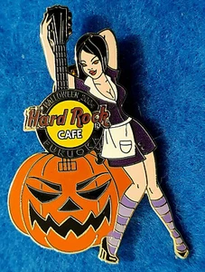 FUKUOKA HALLOWEEN KELLNERIN SERVER MÄDCHEN KÜRBIS GITARRE 2003 Hard Rock Cafe PIN LE - Bild 1 von 1