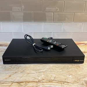 Sony UBP-X800 Ultra HD 4K 3D Blu-ray DVD Player mit HDMI Kabel mit Fernbedienung getestet - Bild 1 von 24