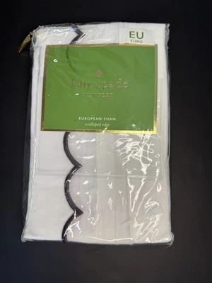 NEW Kate Spade Euro Sham 26x26 100% Cotton Scalloped Edge Gray And White - Imagem 1 de 4