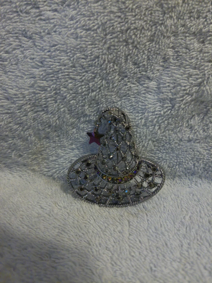 Broche sombrero de bruja Napier Halloween sin caja/etiqueta impresa Napier en la parte posterior Foto 1 de 1