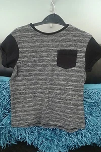 Boys Very Trendy Black & Cream Textured T-shirt Aged 9-10 Years Worn Twice - Picture 1 of 2