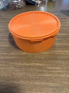Vintage Tupperware 1204-14 Orange Servalier Canister with Lid - Picture 1 of 6