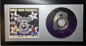 CD ENMARCADO AUTÓGRAFO FIRMADO POR SNOOP DOGG BIENVENIDO A THA HOUSE CERTIFICADO DE AUTENTICIDAD BECKETT BAS - Imagen 1 de 2
