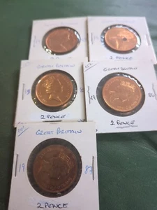 1983 y 1987 (5 monedas) británica Isabel II de 2 centavos, moneda de 2 peniques sin circular - Imagen 1 de 3