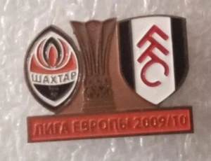 Pin de fútbol insignia Shakhtar Ucrania - Fulham FC Inglaterra 2009-2010 #4 - Imagen 1 de 1