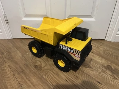 Camión de volteo Tonka Metal XMB-952 grande 20"" Hasbro 2020  Foto 1 de 2