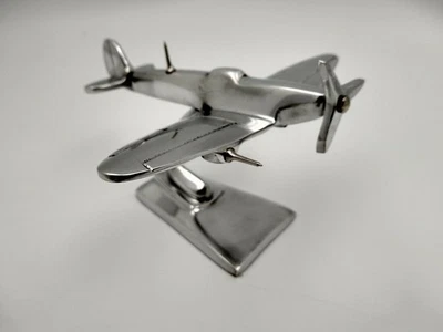 Avion Spitfire presse papiers de bureau ou déco ,en aluminium poli sur socle - Photo 1/3