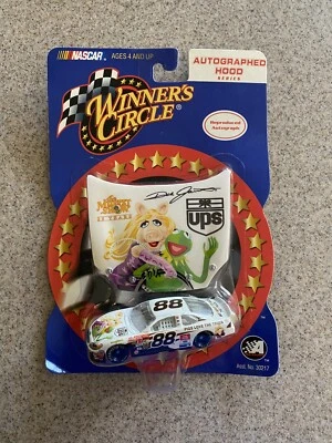 Dale Jarrett #88 The Muppet Show 25 años escala 1:64 Nascar diecast con capucha Foto 1 de 4