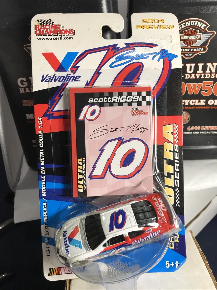 SCOTT RIGGS #10 VALVOLINE 1/64 RACING CHAMPIONS ULTRA SERIES 2004 DIECAST F81 - Image 1 of 1