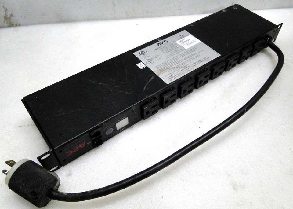 APC AP7901 Switched Rack PDU Serial Port 885-1890 ILPL 10/100 100/120V,50/60 Hz - Image 1 of 1