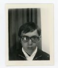 PHOTO d'identit PHOTOMATON PHOTOBOOTH jeune homme lunettes rideau mal tir