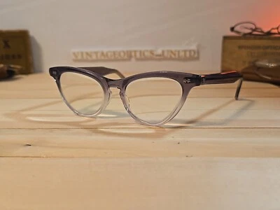 Monturas ópticas vintage para ojos de gato de EE. UU. Estado sin usar Foto 1 de 4