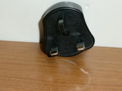 USA to UK, Hong Kong Travel Adapter Plug - Type G Fused  DOG-7  250V  13A - Image 1 of 3