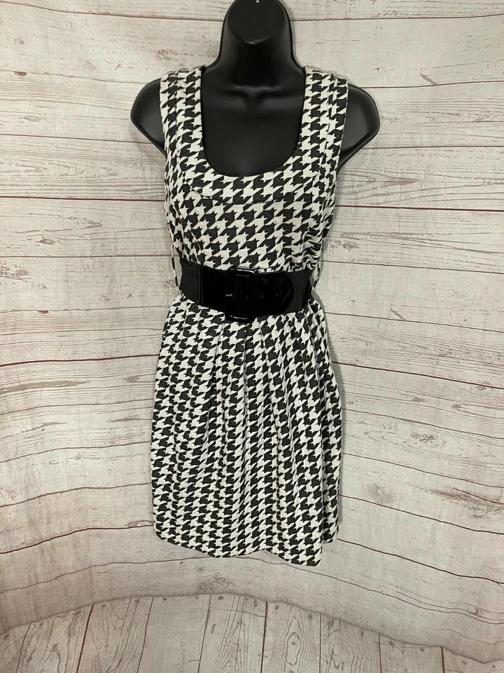 Vestido para mujer Wet Seal sin mangas con cinturón pata de gallo blanco/negro talla S Foto 1 de 4
