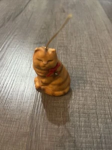 Vintage 1987 Enesco sitzende Tabby Katzenglocke Weihnachtsbaum Ornament Katzenliebhaber EUC - Bild 1 von 5