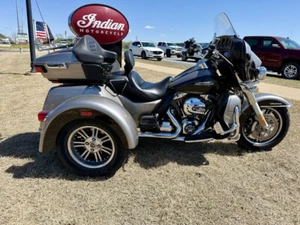 2016 Harley-Davidson® Trike FLHTCUTG - Tri Glide Ultra - Picture 1 of 11