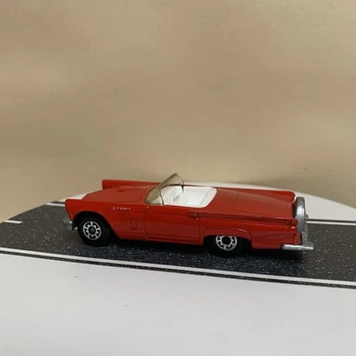Ford 1957 T-Bird Thunderbird Matchbox 1982 #42 convertible rojo 1:64 casi nuevo Foto 1 de 4