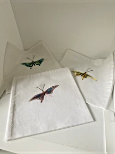 Vintage Handmade Butterfly Embroidery Napkins About 13 1/2" x 13 1/2" Lot of 3 - Imagen 1 de 10