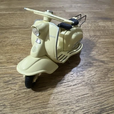 Xonex Cleve Oh Lambretta Scooter Cream Vespa Die Cast Pedal Vehicle Miniature - Image 1 of 4