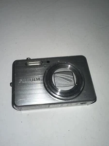 Fujilfilm J150W Silber Metall Digitalkamera, Akku Ladegerät LCD defekt - Bild 1 von 5