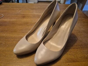 BANANA REPUBLIC WOMAN PUMPS 8.5 NUDE 4' HIGH HEEL STILLETO CLASSIC ALMOND TOE - Picture 1 of 13