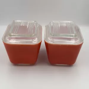 Set di 2 piatti quadrati da frigorifero vintage Pyrex rosso - Foto 1 di 10