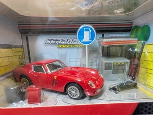 Bburago 1/43 Ferrari 250 GTO Race & Play Garage Set modellino auto... - Foto 1 di 10
