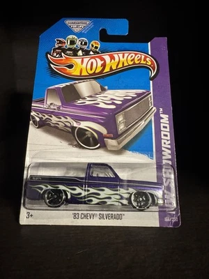 Chevy Silverado 2013 Hot Wheels '83 púrpura/Flames HW sala de exposición 166/250 (esquinas) Foto 1 de 3