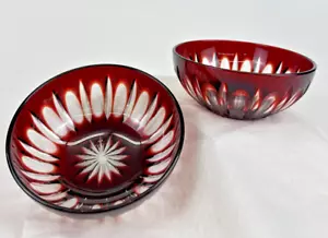 Juego de dos cuencos de plato bohemios rojo rubí corte a cristal de plomo transparente de colección - Imagen 1 de 6