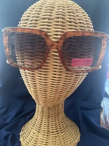 BETSEY JOHNSON BUTTERFLY OVERSIZE SQUARE SUNGLASSES FASHION FABULOUS NWT - Picture 1 of 7