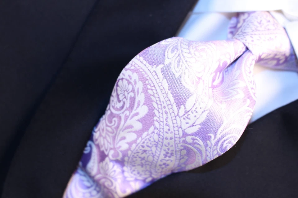 Corbata delgada SAKS FIVE AVENUE Italia lavanda blanca cachemira seda 57" x 3,25" Foto 1 de 4