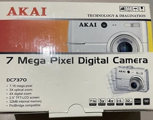 AKAI 7 Mega Pixel Digital Camera - Picture 1 of 3