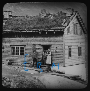 Foto CASA TECHADA DE CÉSPED ESCANDINAVO C1890 VICTORIANA Magic Lantern Slide NORUEGA - Imagen 1 de 5