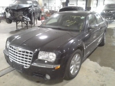 Used Front Center Interior Rear View Mirror fits: 2007 Chrysler 300 w/automatic - Image 1 of 4