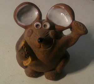 Vintage The Clay Menagerie von Pottery Craft Maxi Maus hält Käse 3" Höhe - Bild 1 von 5