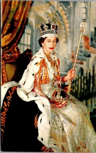 Her Majesty QUEEN ELIZABETH II Crown Jewels Postcard - Imagen 1 de 2