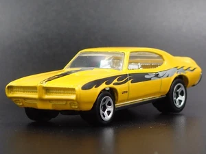 1969 69 PONTIAC GTO JUDGE RARO MODELLO DIECAST DIORAMA IN SCALA 1:64 - Foto 1 di 4
