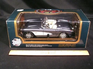 Road Tough Chevrolet Corvette 1957 Grey/White /White 1:18 - Picture 1 of 12