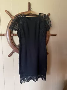 Elie Tahari Black cocktail Dress lace and embroidered flower detail $450 Size 8 - Picture 1 of 10
