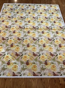 Tapiz colgante de pared mariposa floral rosa amarilla tela lisa nuevo 66" x 79" - Imagen 1 de 7