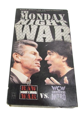 WWE The Monday Night War WWE Raw vs. WCW Nitro (VHS, 2003) Протестировано - Изображение 1 из 4